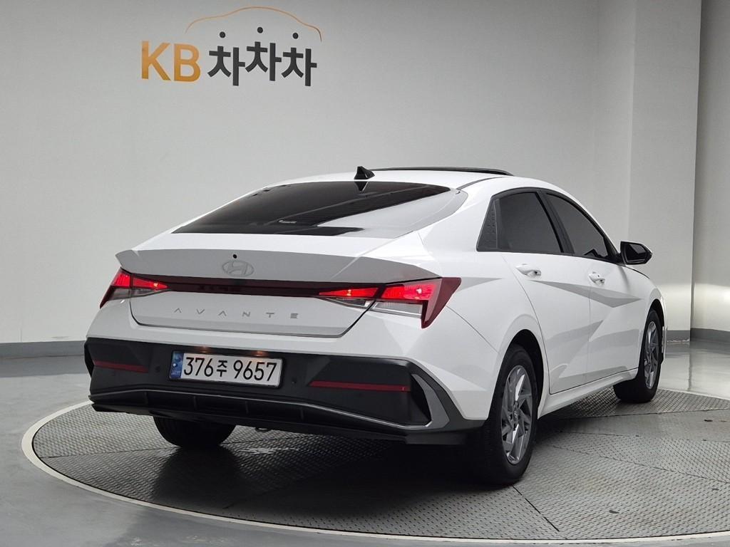 HYUNDAI Avante - Vista 4