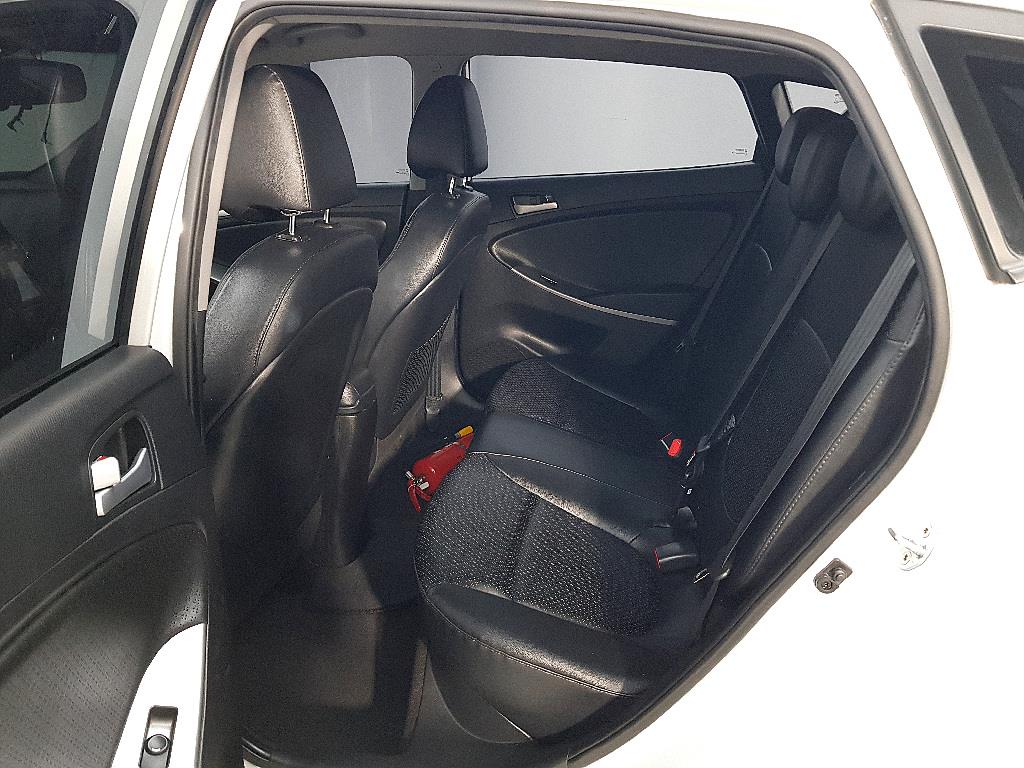 HYUNDAI Accent - Vista 9