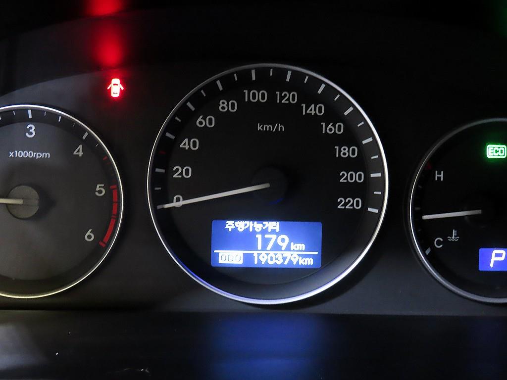 HYUNDAI Starex - Vista 9
