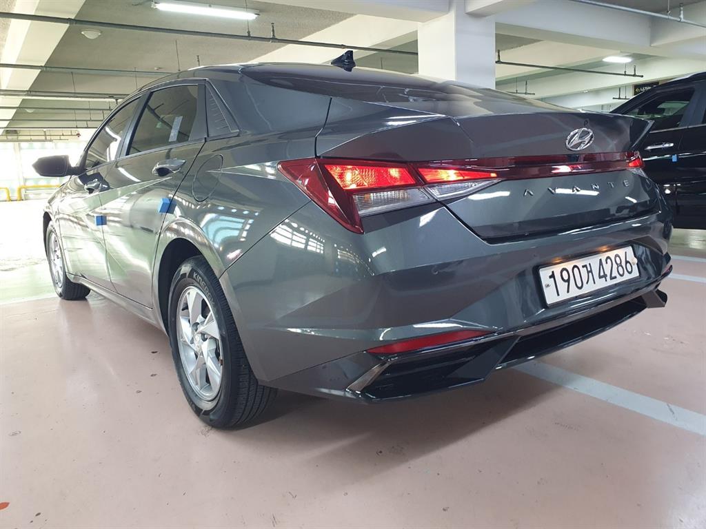 HYUNDAI Avante - Vista 4