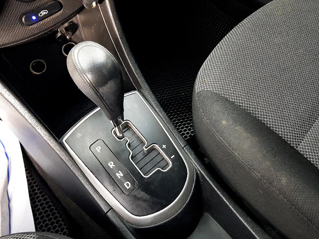 HYUNDAI Accent 2015 Plateado - Importación desde Corea - HF Imports Iquique - Foto 14