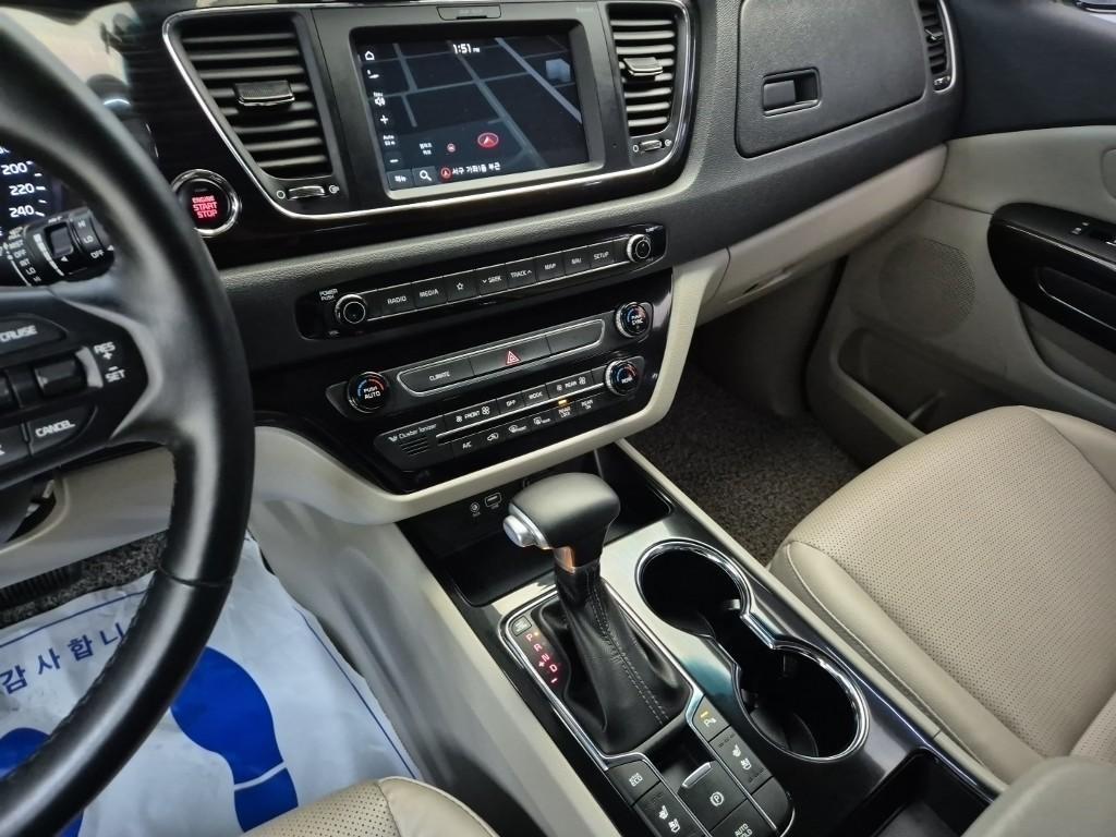 KIA Carnival - Vista 10