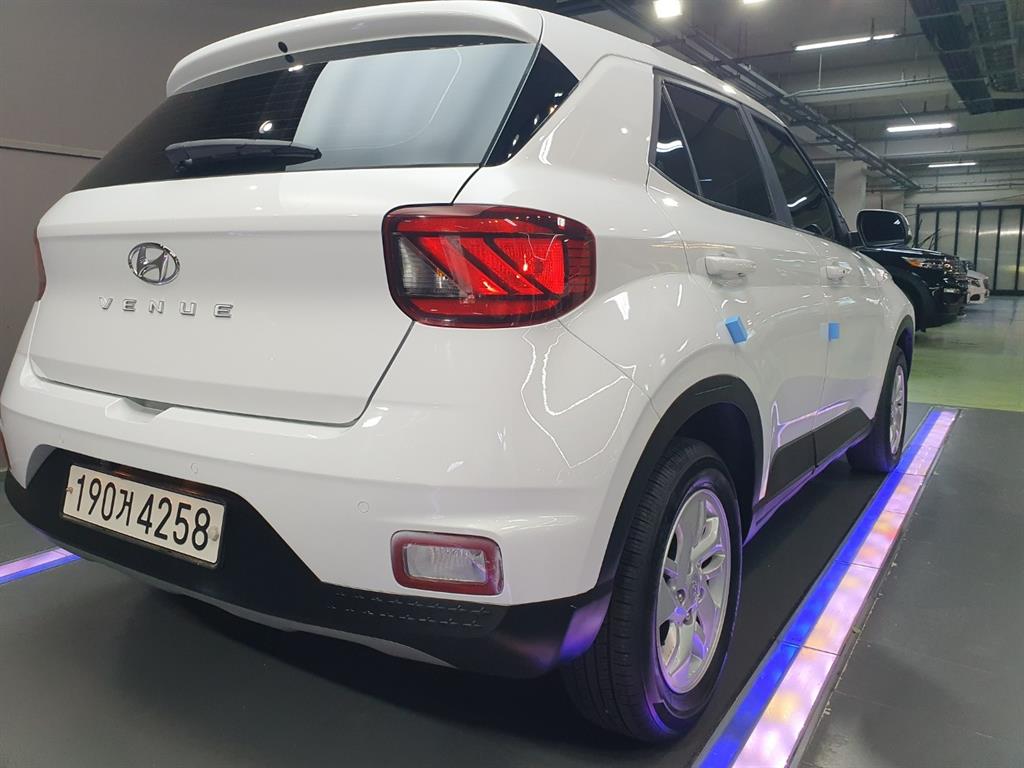 HYUNDAI Venue - Vista 5