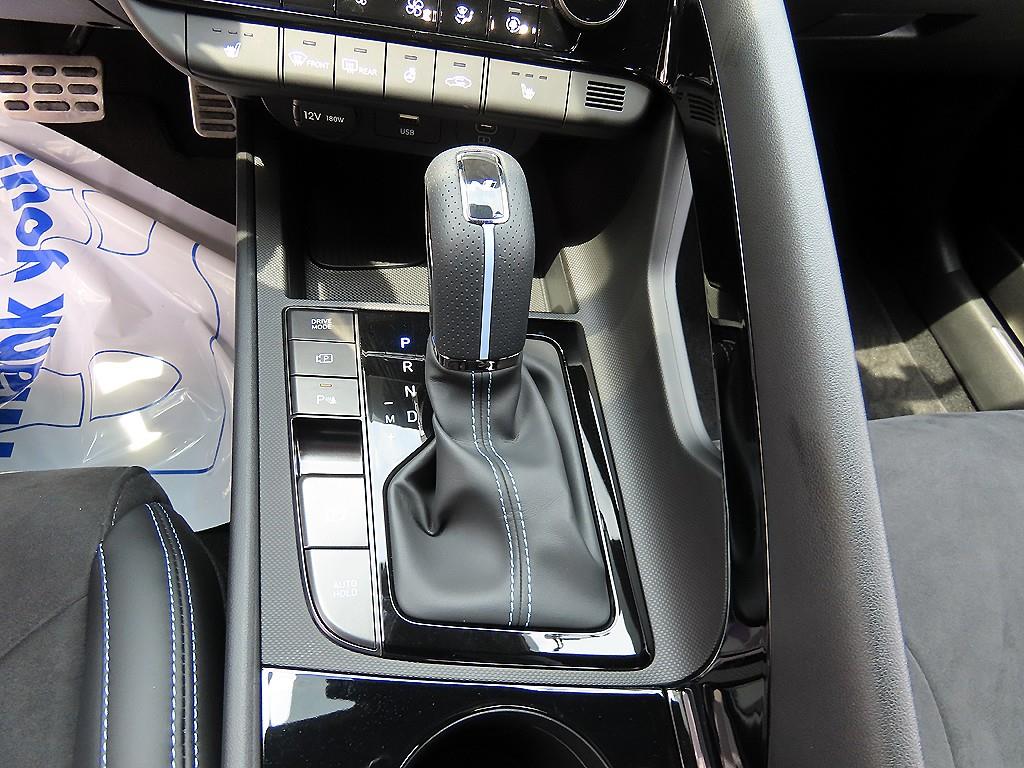 HYUNDAI Avante - Vista 10