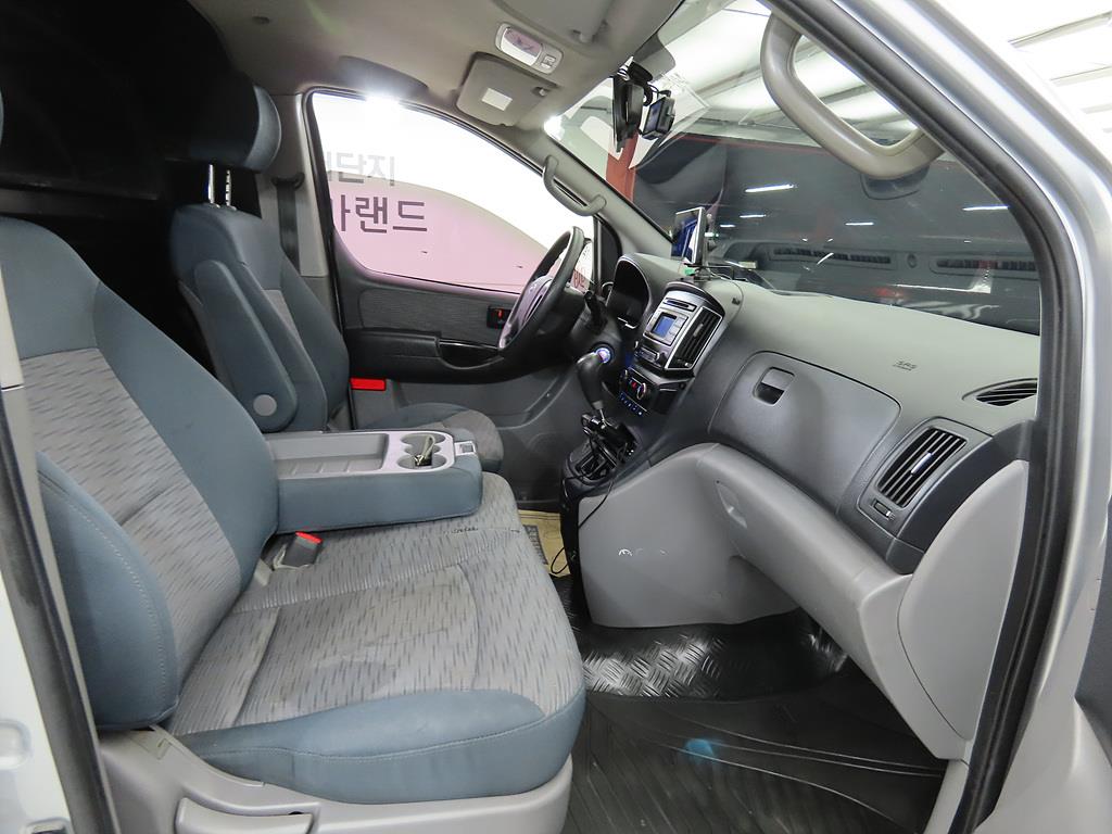 HYUNDAI Starex - Vista 6