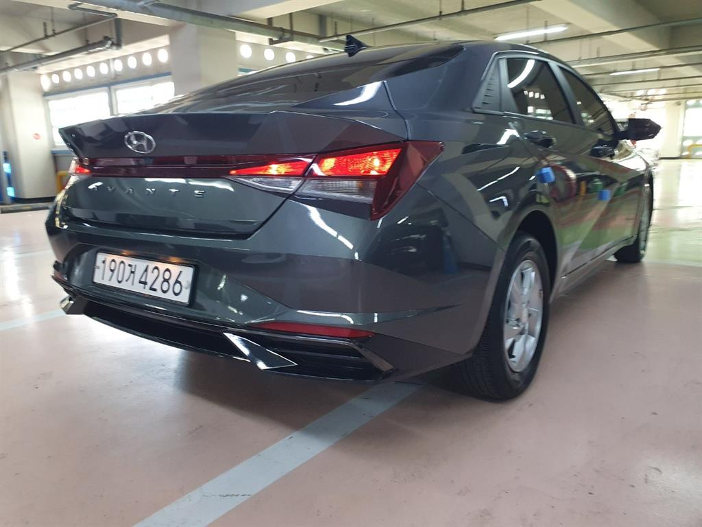HYUNDAI Avante - Vista 5