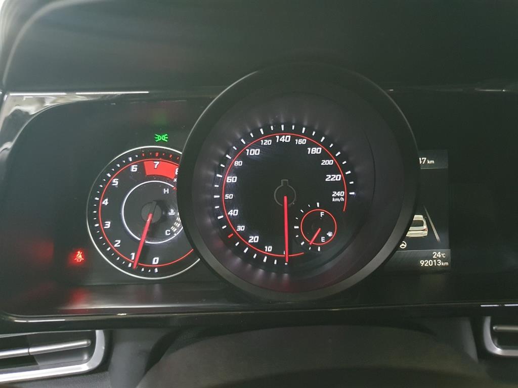 HYUNDAI Avante - Vista 9