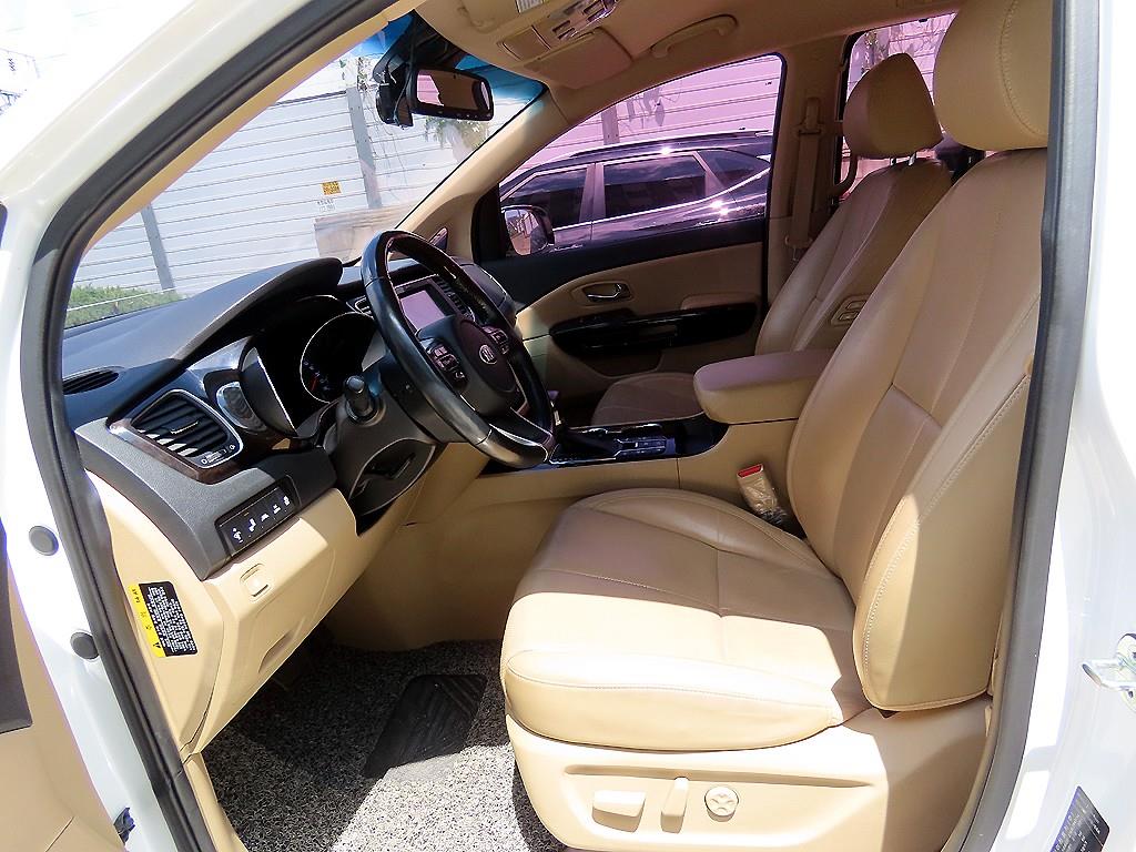 KIA Carnival - Vista 5