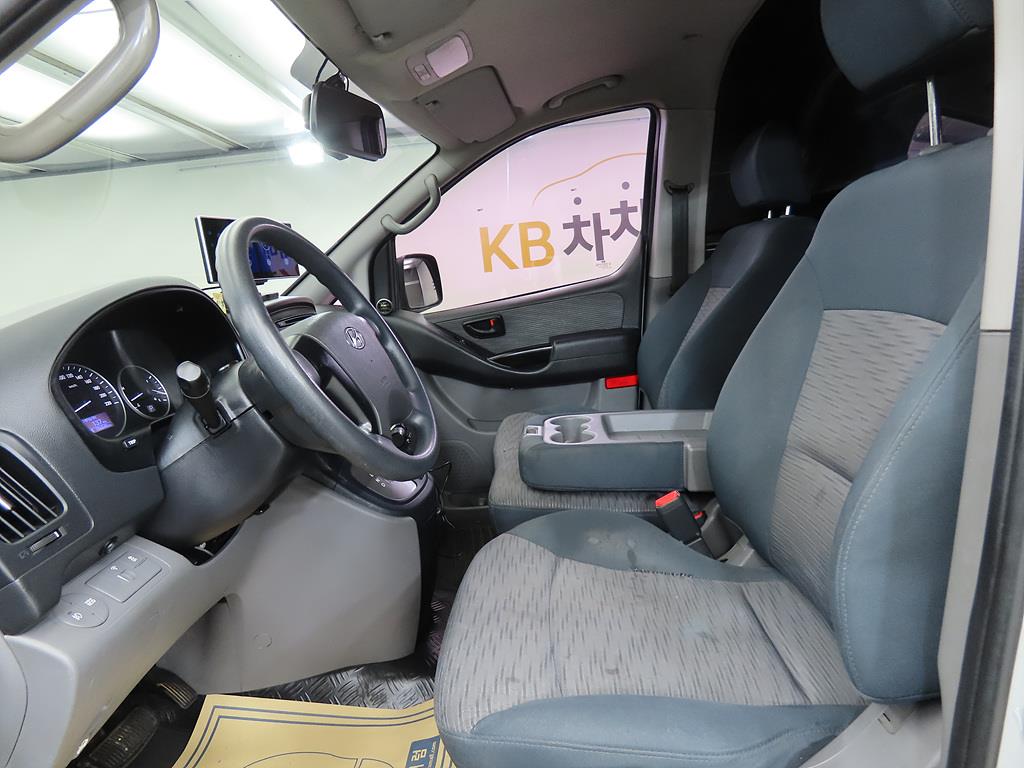 HYUNDAI Starex - Vista 5