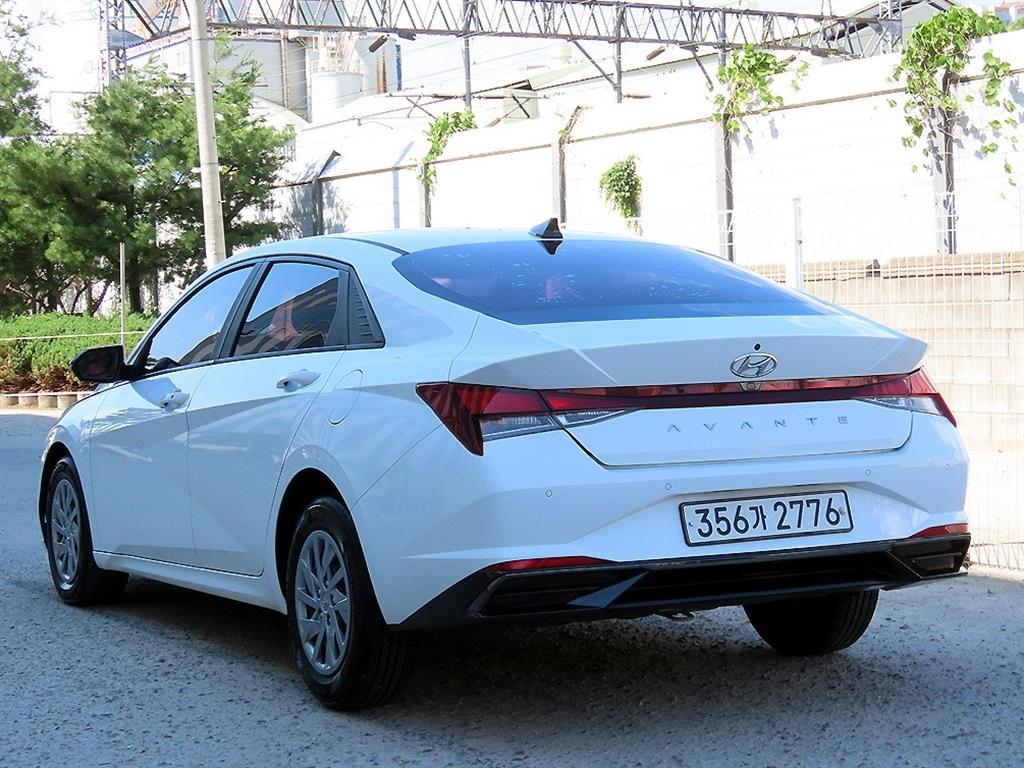 HYUNDAI Avante - Vista 3
