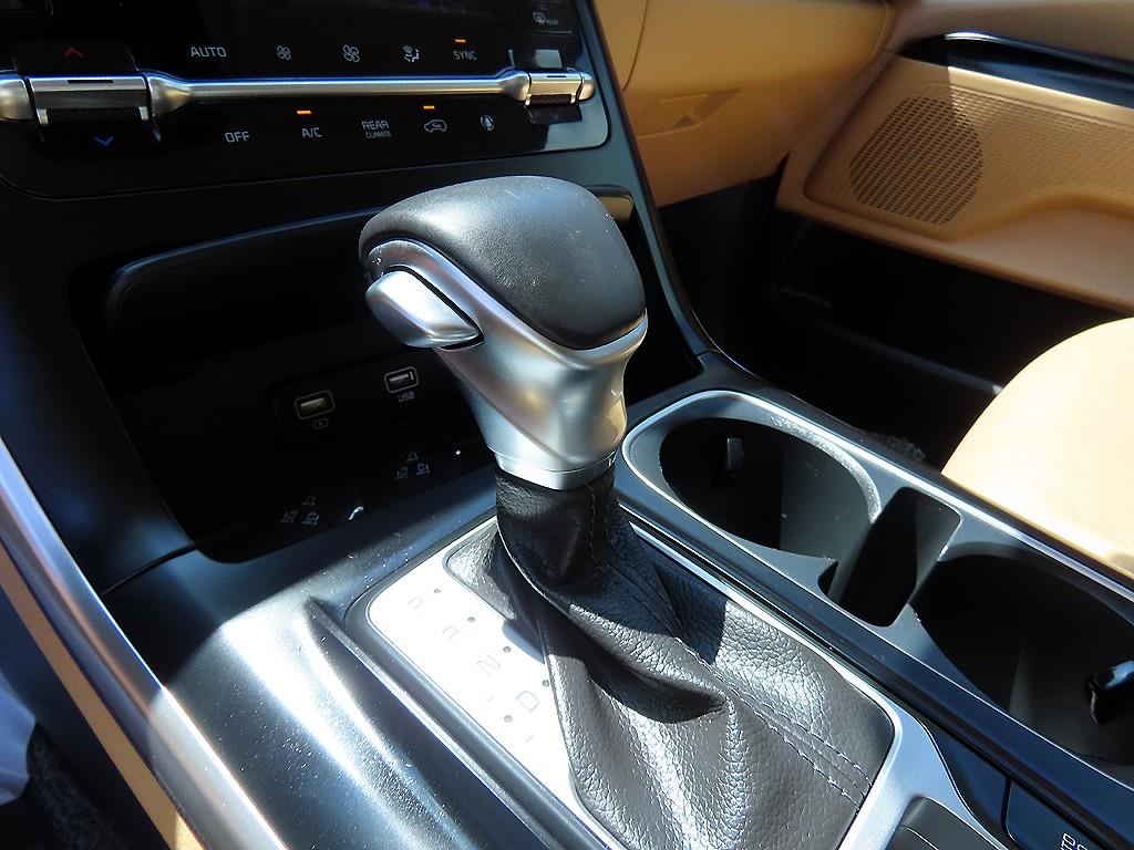 KIA Carnival - Vista 11