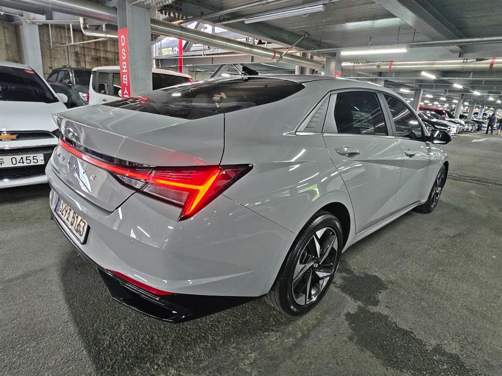 HYUNDAI Avante - Vista 2