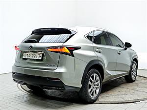 Lexus NX - Vista 8