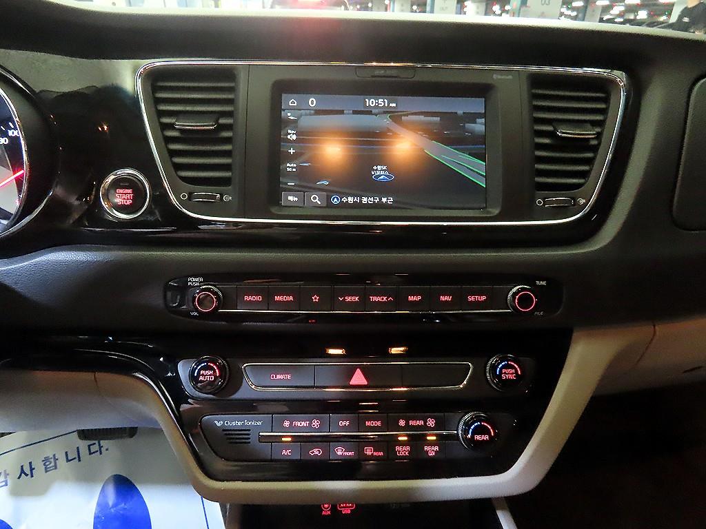 KIA Carnival - Vista 11