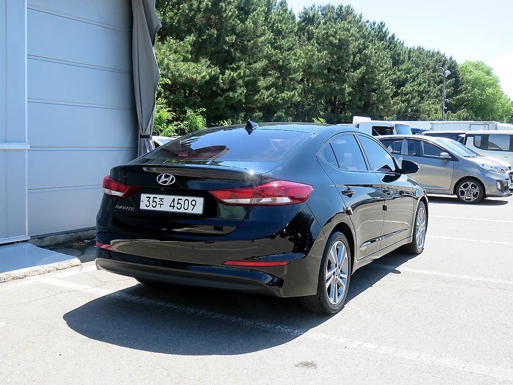 HYUNDAI Avante - Vista 4