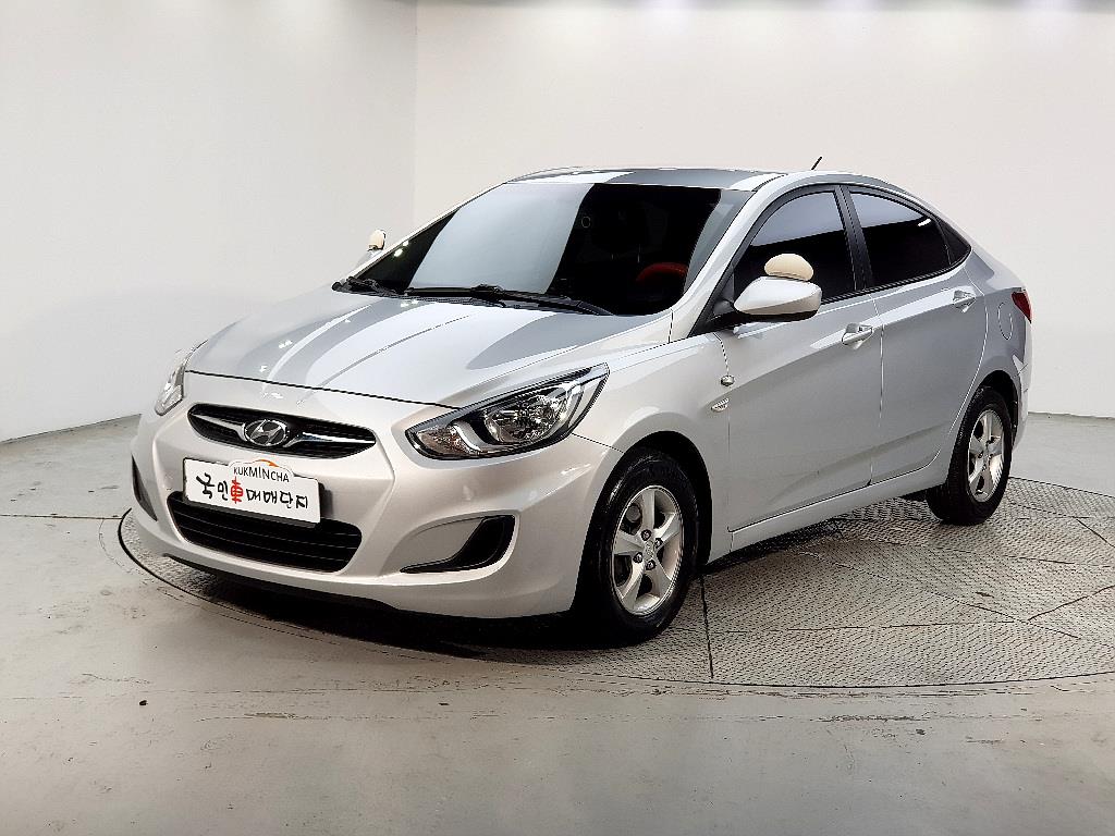 HYUNDAI Accent 2015 Plateado - Importación desde Corea - HF Imports Iquique - Foto 1