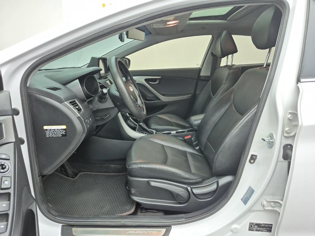 HYUNDAI Avante - Vista 11