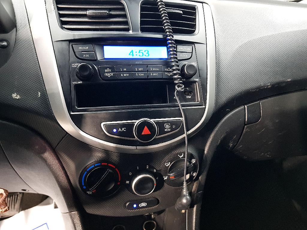 HYUNDAI Accent 2015 Plateado - Importación desde Corea - HF Imports Iquique - Foto 13