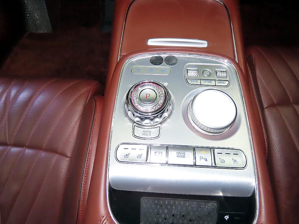 Genesis G90 - Vista 12