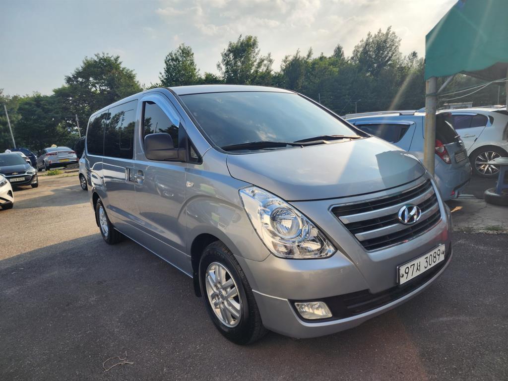HYUNDAI Starex - Vista 2