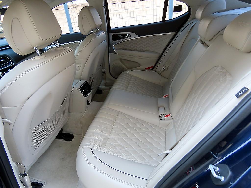 Genesis G70 - Vista 6
