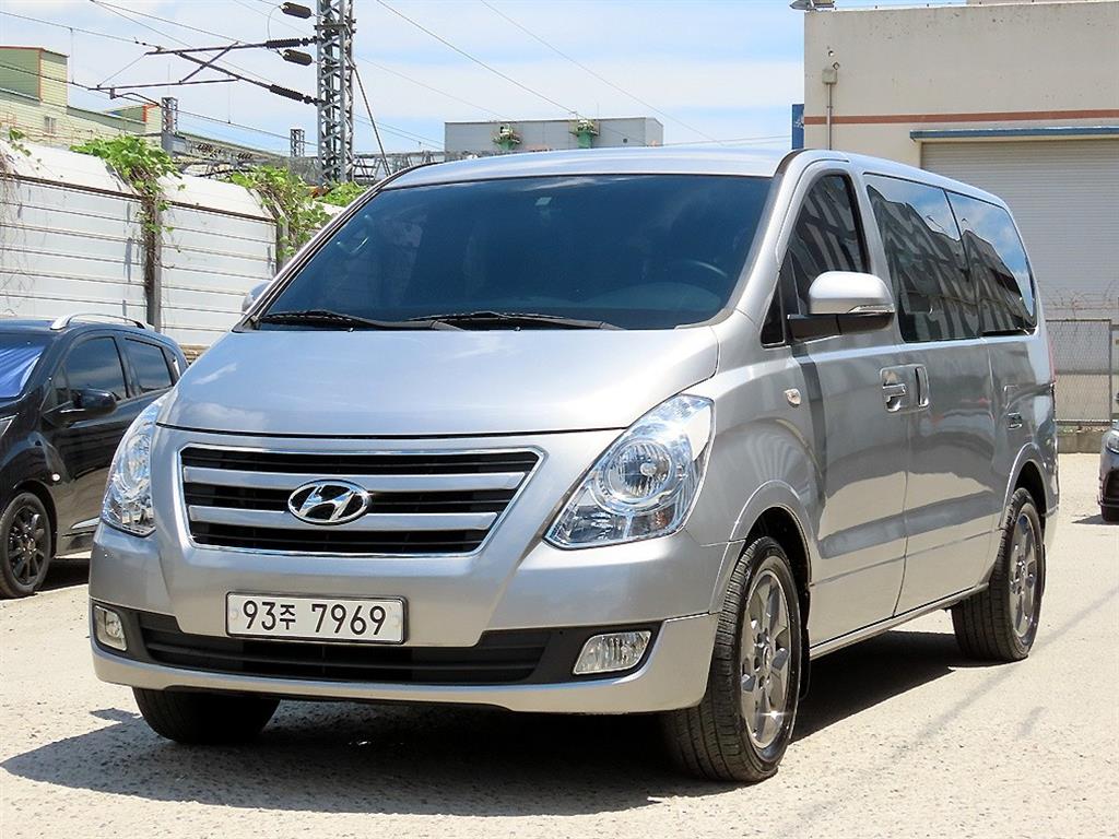 HYUNDAI Starex - Vista 2