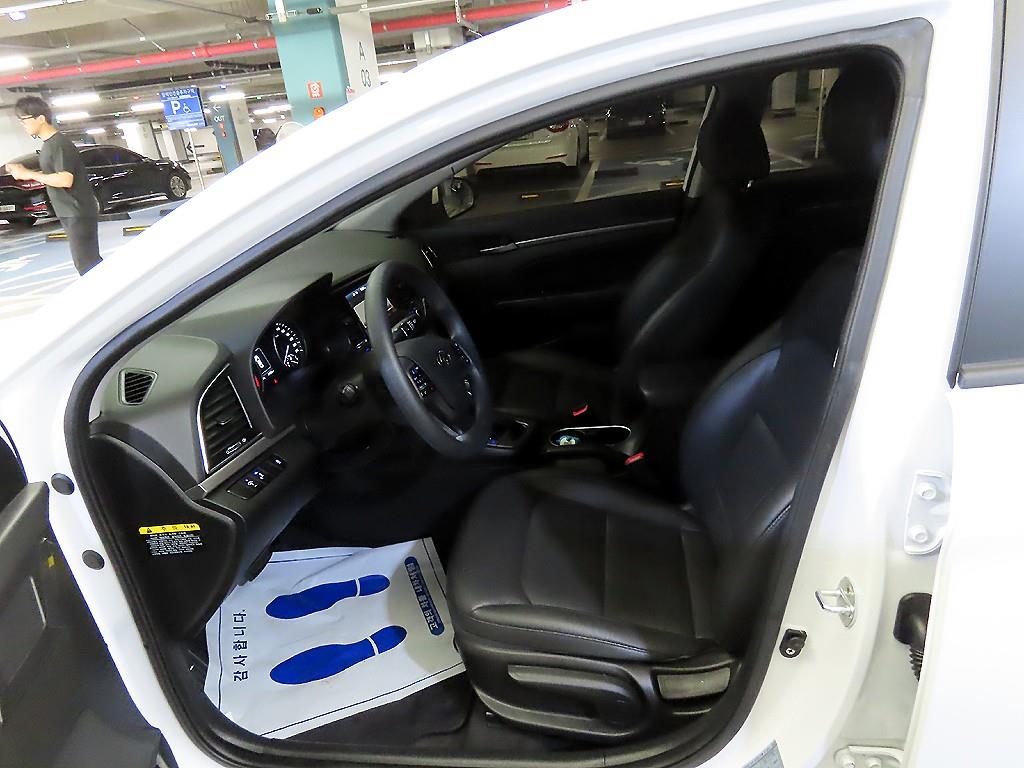 HYUNDAI Avante - Vista 6
