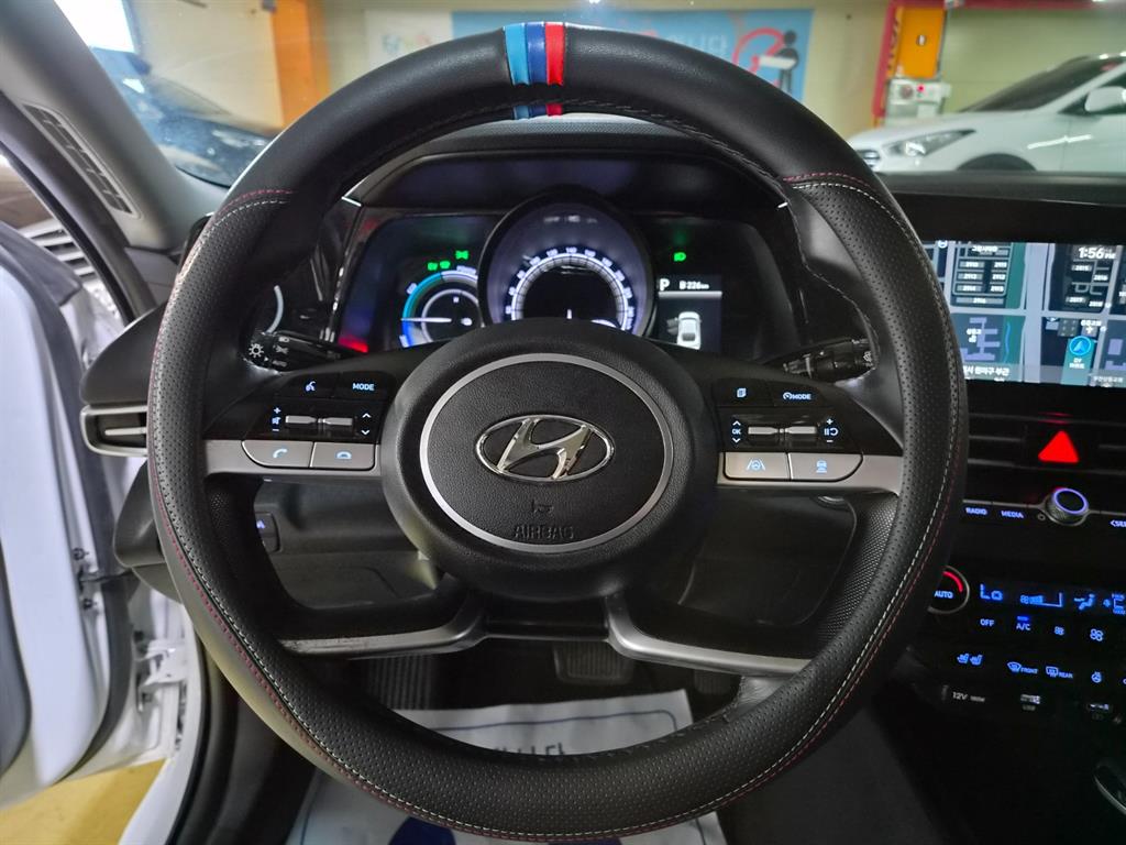 HYUNDAI Avante - Vista 9