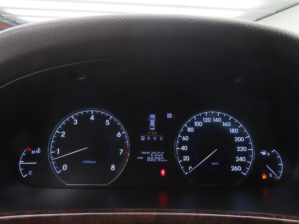 HYUNDAI Equus - Vista 9
