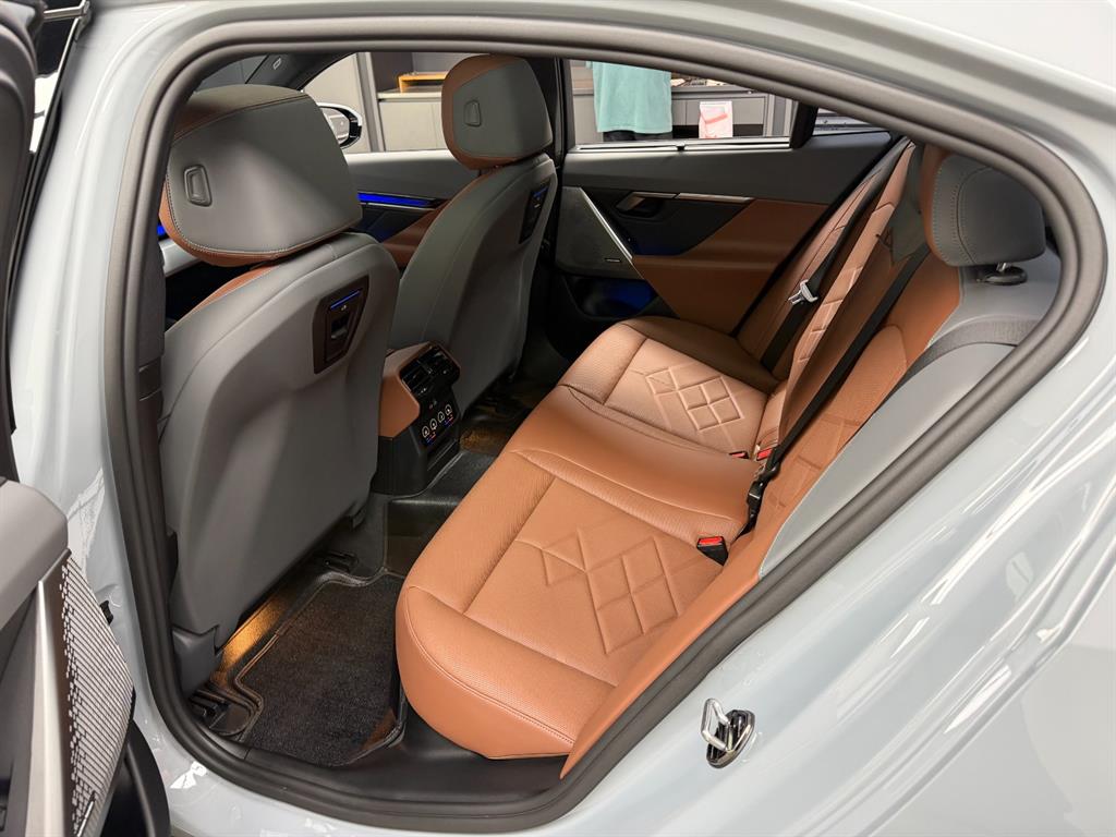 BMW 5 Series - Vista 11