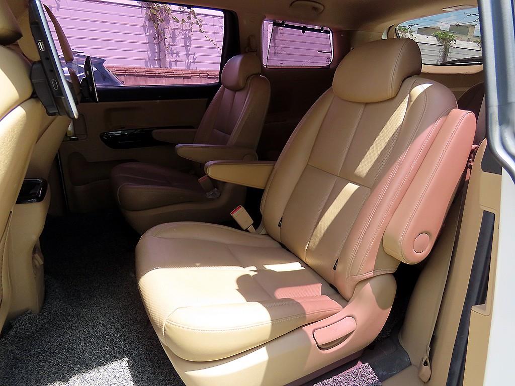 KIA Carnival - Vista 6