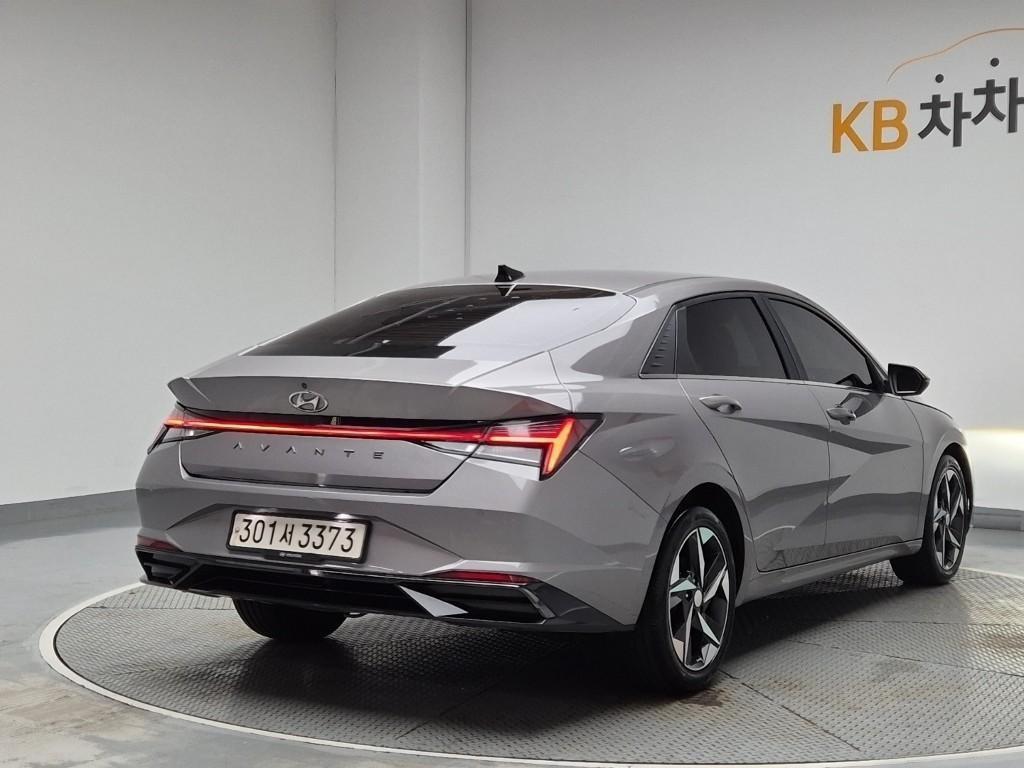 HYUNDAI Avante - Vista 3