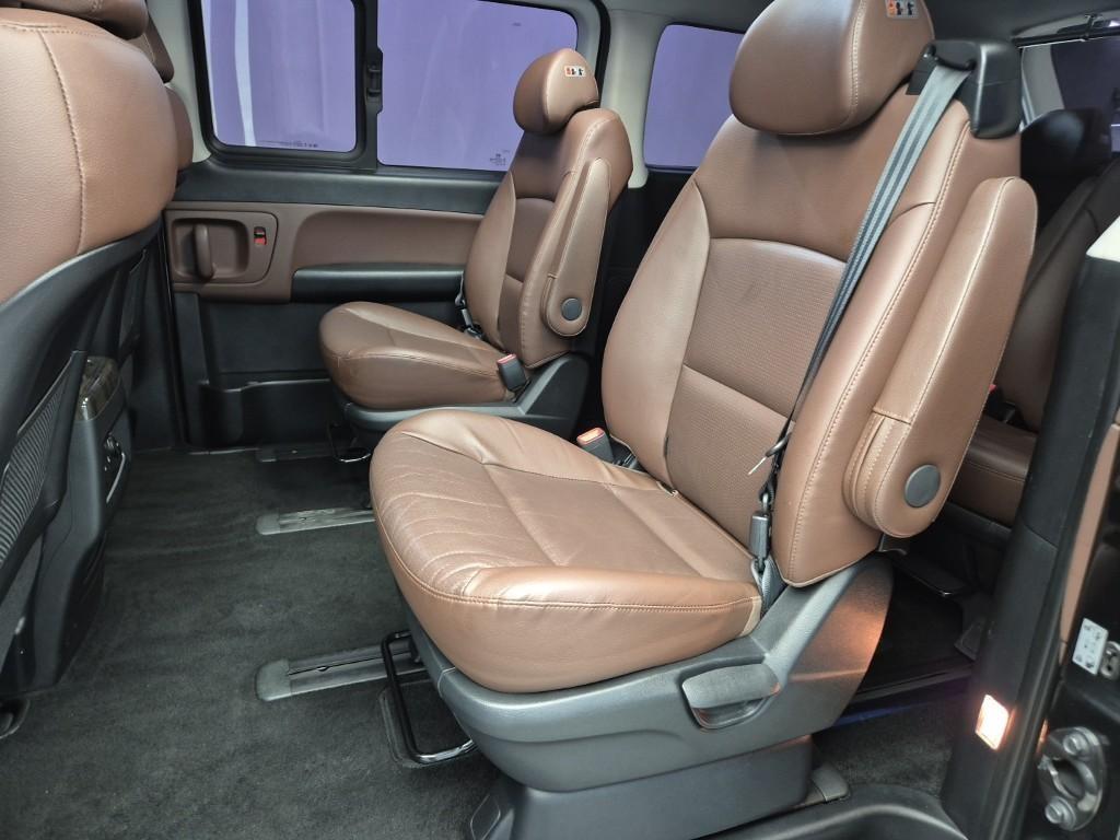 HYUNDAI Starex - Vista 12