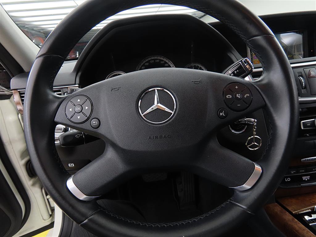 Mercedes Benz E class - Vista 8