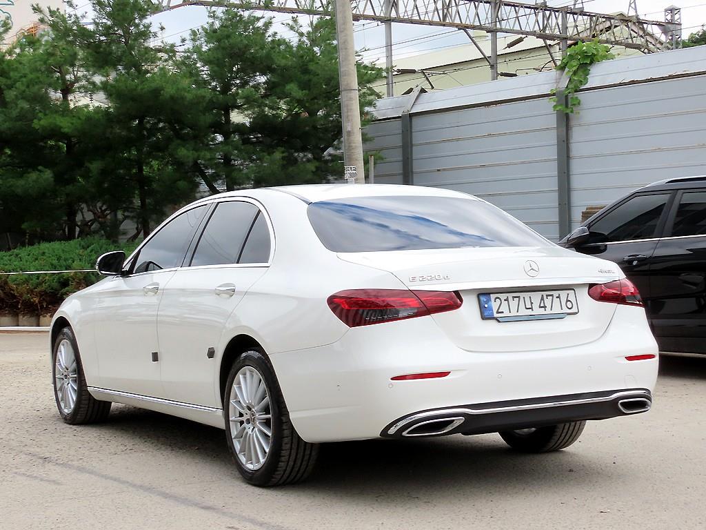 Mercedes Benz E class - Vista 3