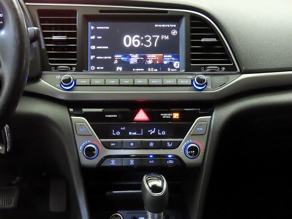 HYUNDAI Avante - Vista 11