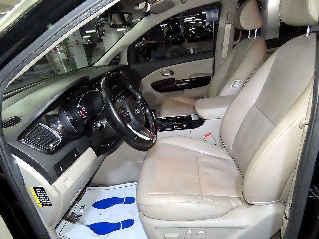 KIA Carnival - Vista 6
