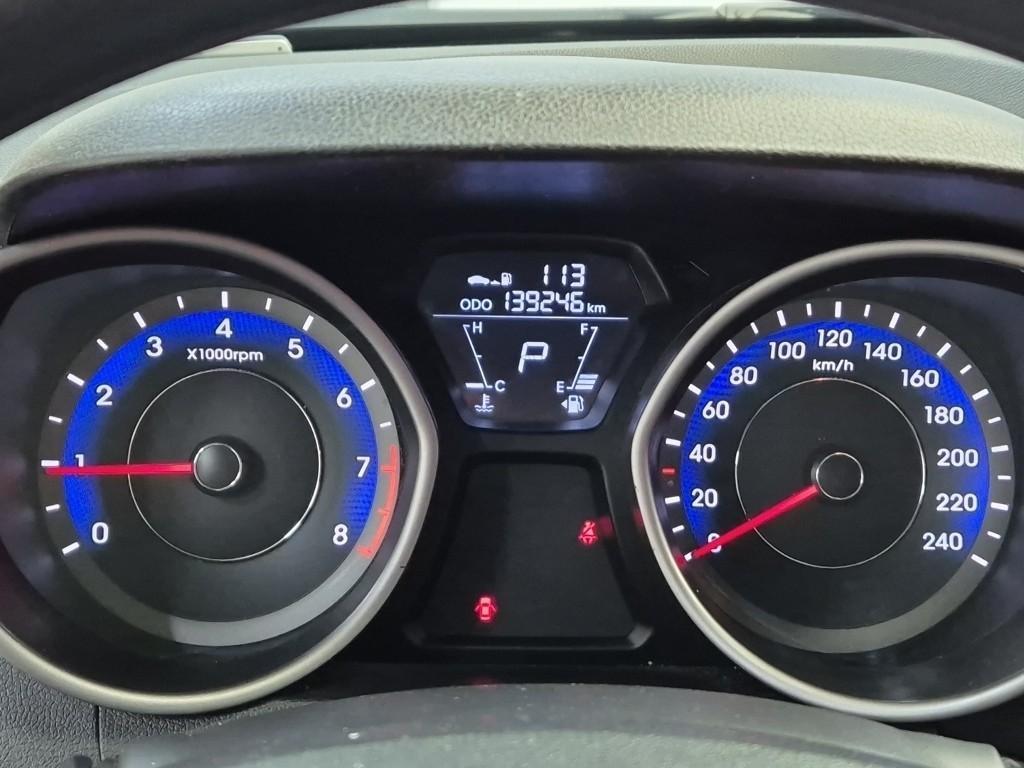 HYUNDAI Avante - Vista 4