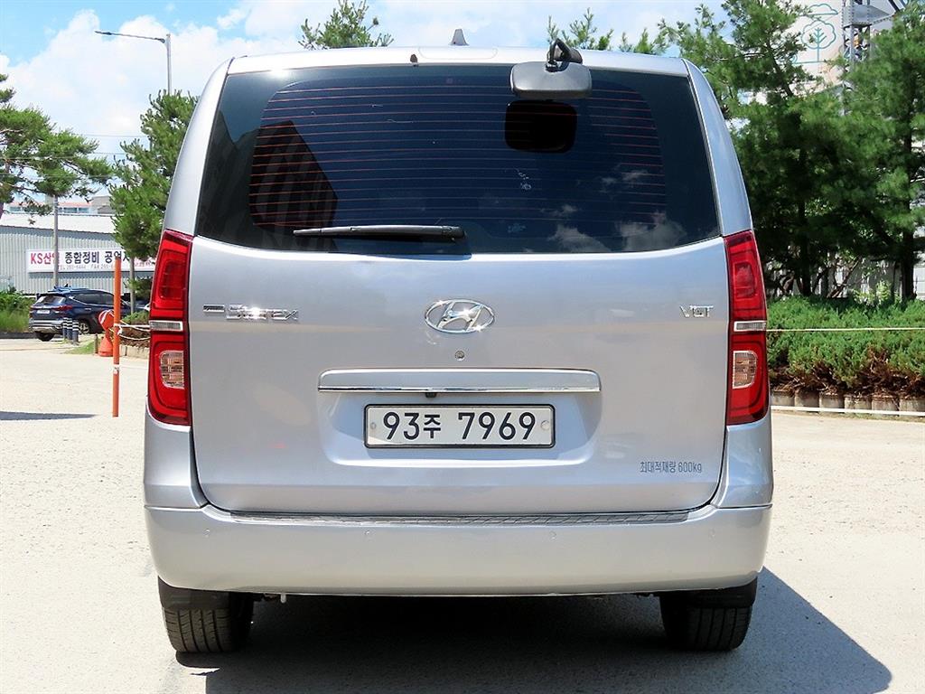 HYUNDAI Starex - Vista 4