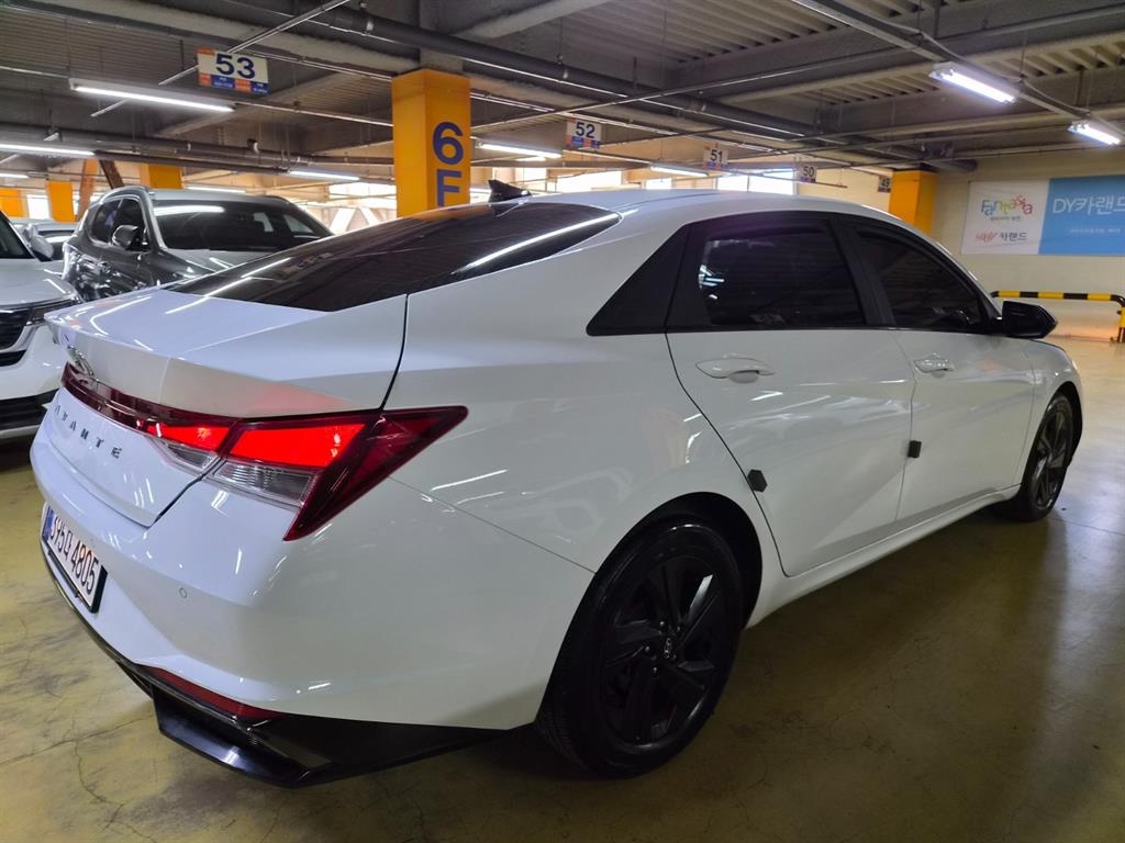 HYUNDAI Avante - Vista 4