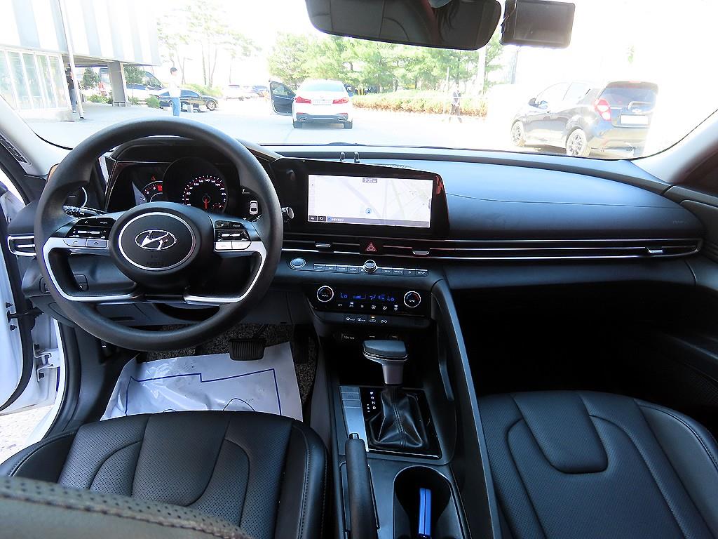 HYUNDAI Avante - Vista 7