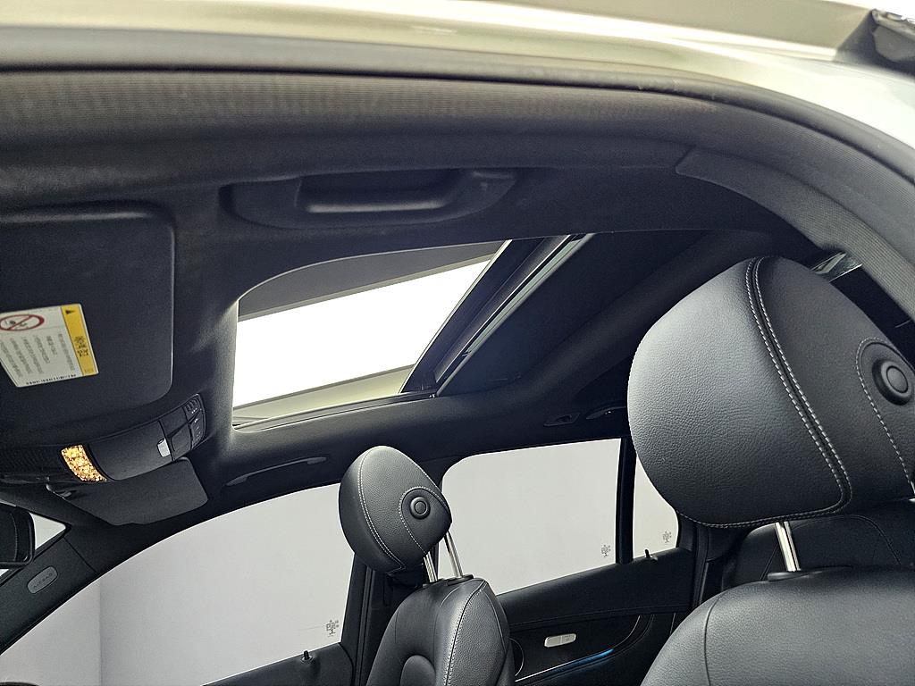 Mercedes Benz GLC Class - Vista 11