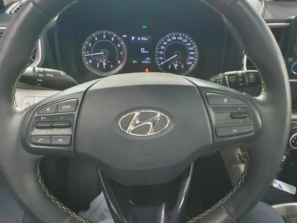 HYUNDAI Venue - Vista 12