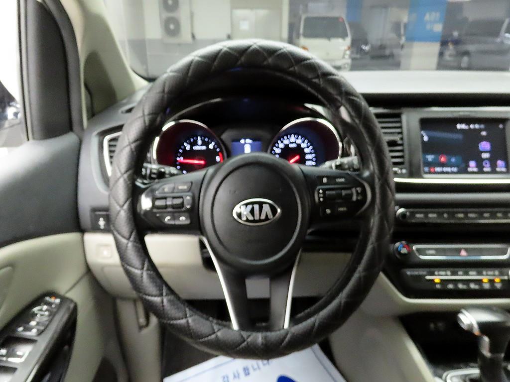 KIA Carnival - Vista 7