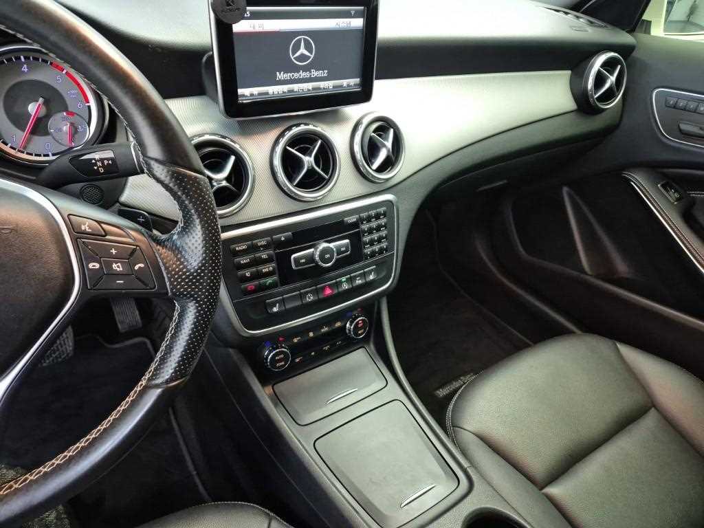 Mercedes Benz GLA Class - Vista 10