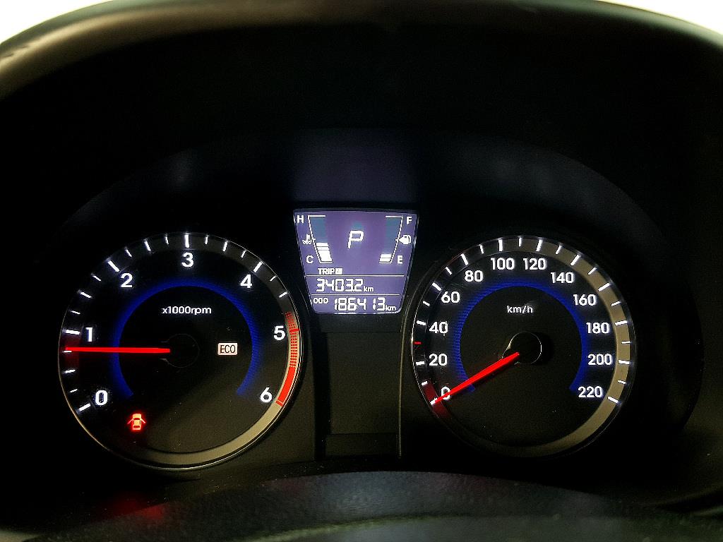 HYUNDAI Accent - Vista 7