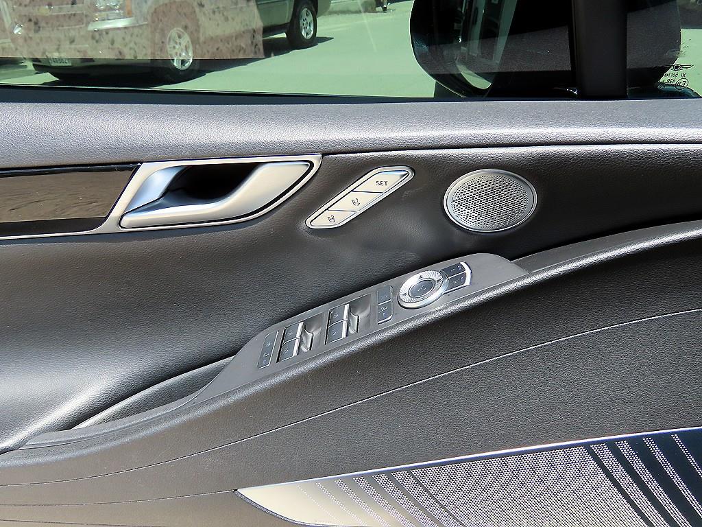 Genesis G80 - Vista 10
