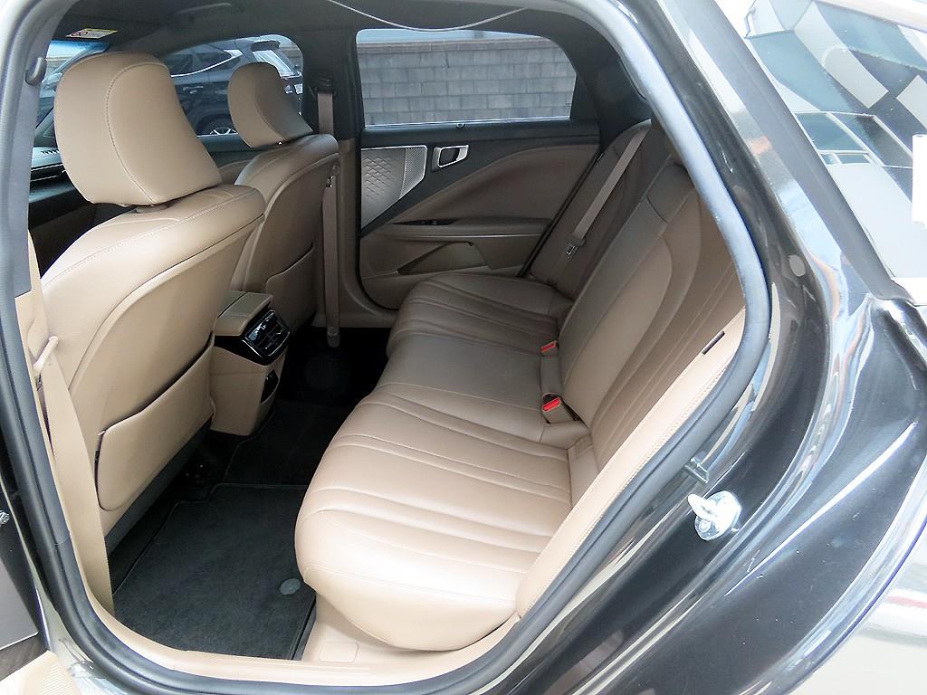 KIA K8 - Vista 6