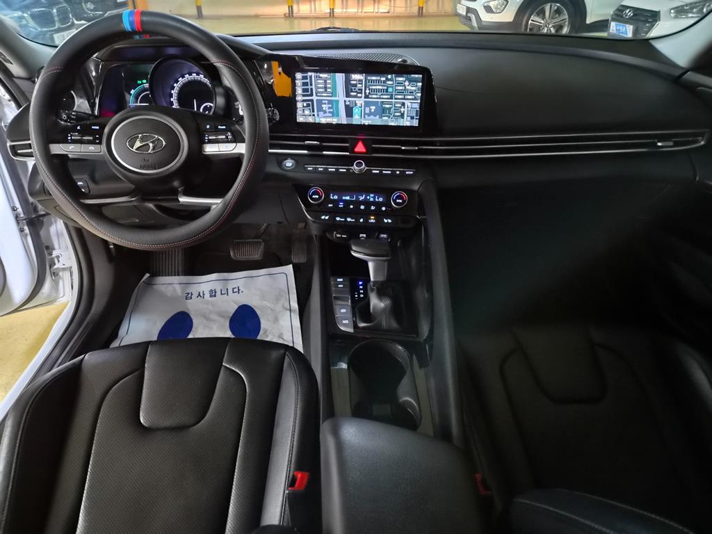 HYUNDAI Avante - Vista 7