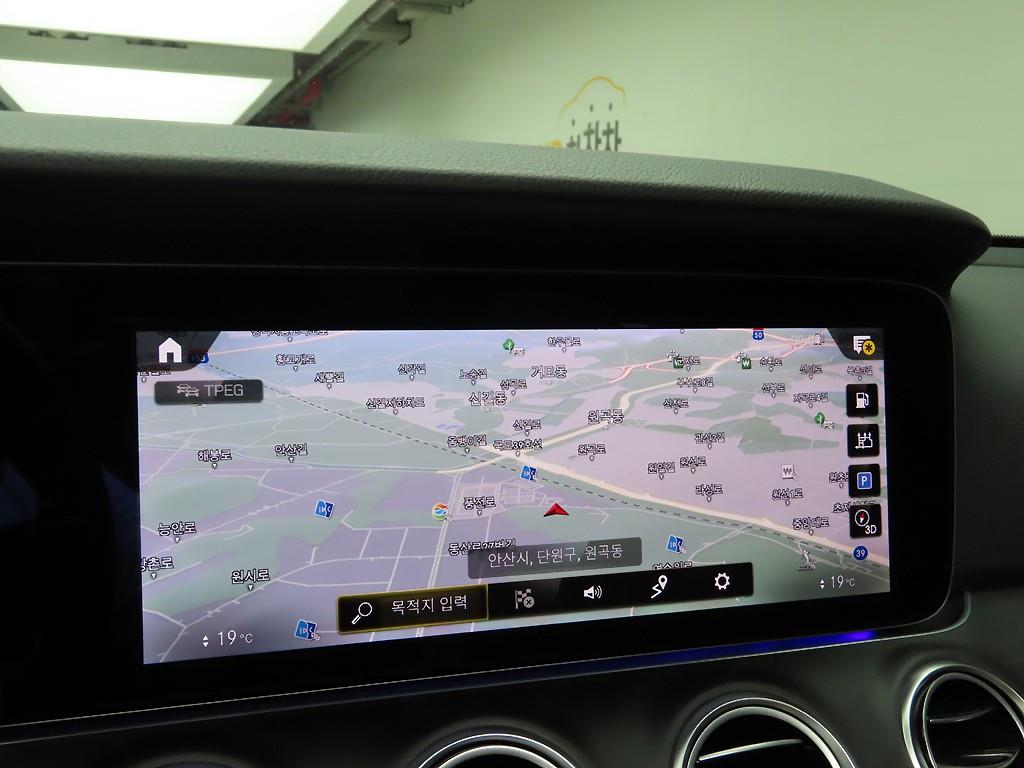 Mercedes Benz E class - Vista 8